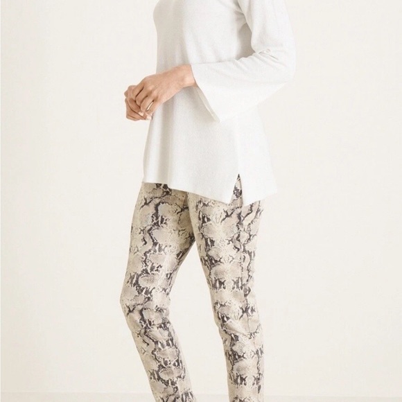 Chicos Pull on Jegging Snake Print Women's Pants Size .5 - Picture 2 of 11